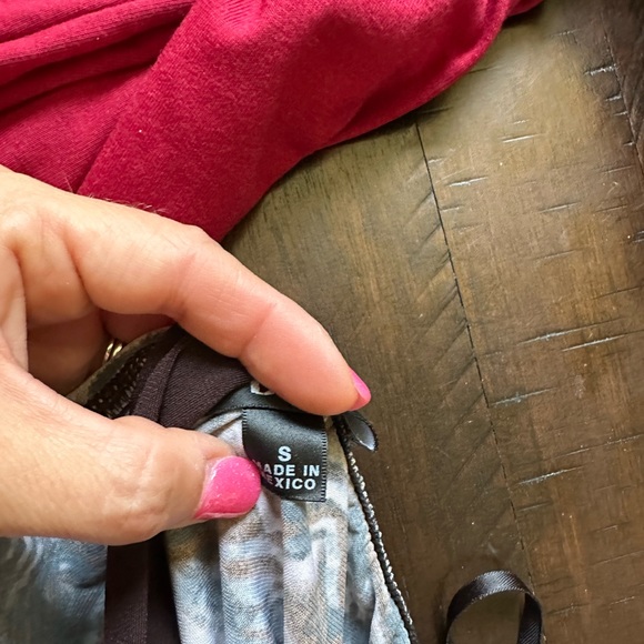 Halter top - Picture 3 of 3